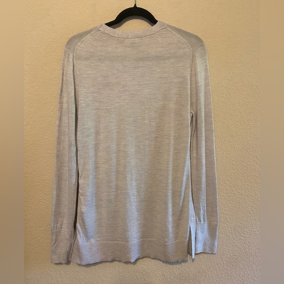 Banana Republic Lovely Embroidered Extra Fine Merino Wool Sweater Size M Gray - Picture 2 of 5